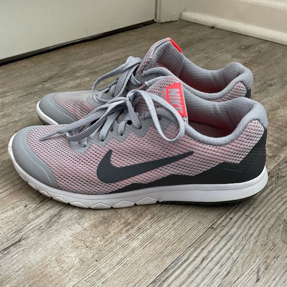 Nike running sneakers Sz 7.5